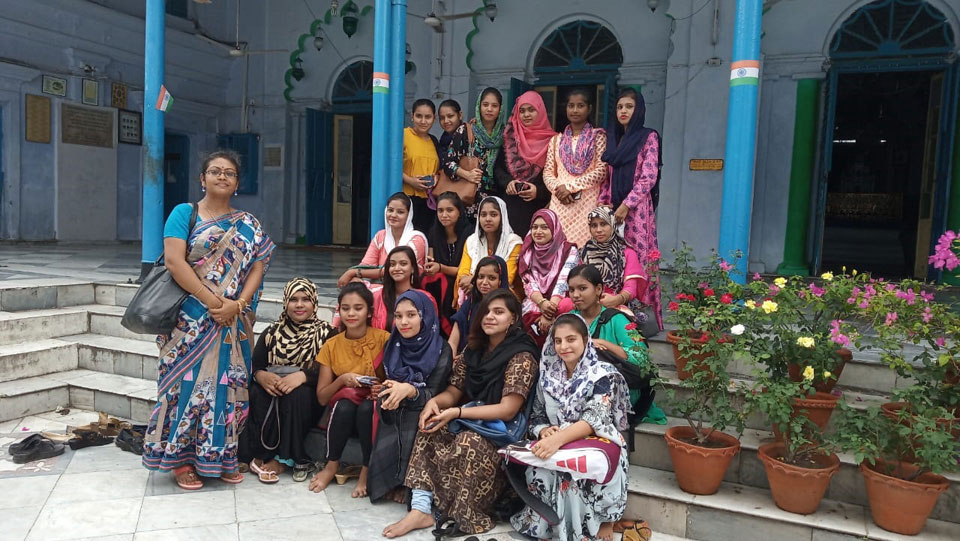Study Trip to Nawab Wajid Ali Shah's house at Metiabruz, Kolkata by Dr. Madhuparna Gupta, faculty of the department on 19.08.2019
